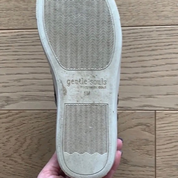 Gentle Souls by Kenneth Cole Women's Carter Mid-Top Sneaker 6 - Picture 4 of 6